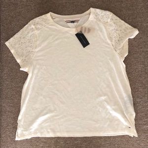 Brand Nwt Tommy Hillfiger Shirt.